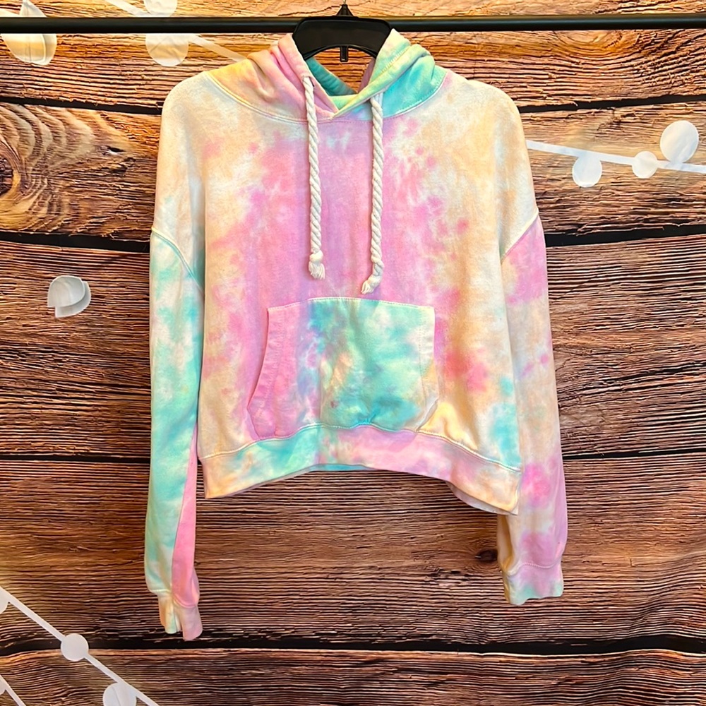 EXIST TIE-DYE CROPPED HOODIE